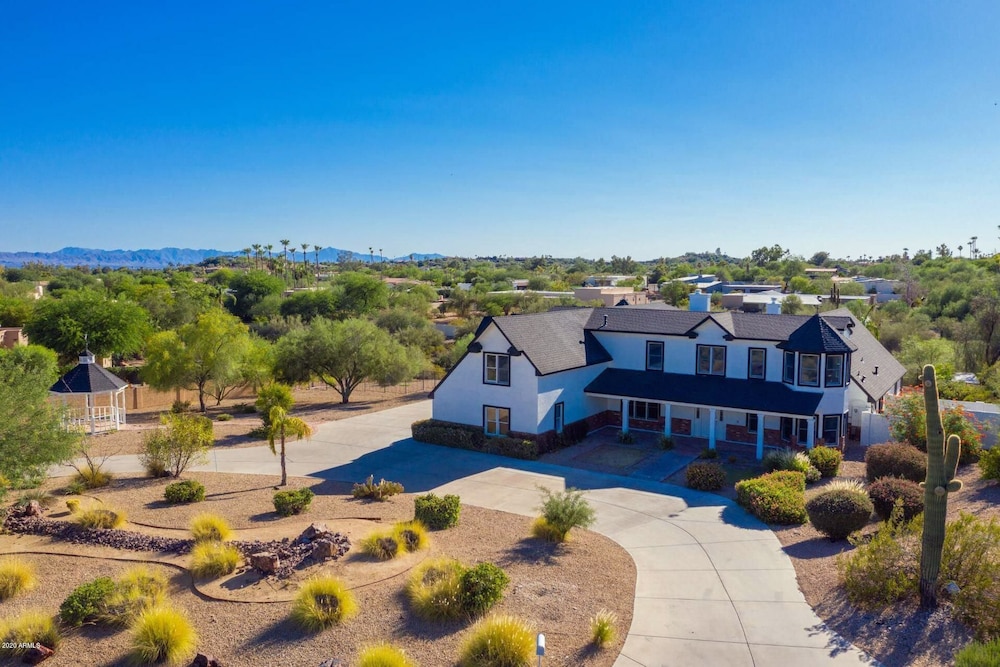 Majestic Mountain Mansion-heated Pool-guest House