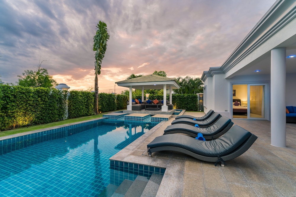 Luxury Pool Villa 608