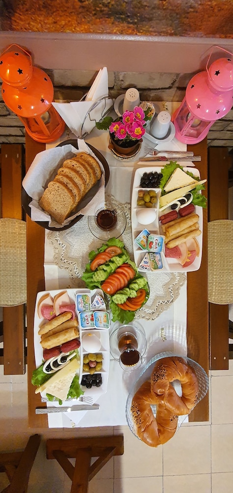 Food & Beverage