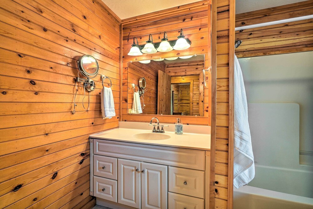 Charming Cabin < 3 Mi to Dale Hollow Lake! view 5