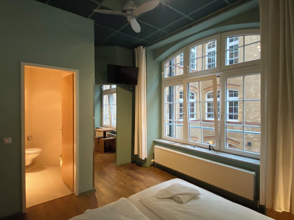 Singer109 Hostel