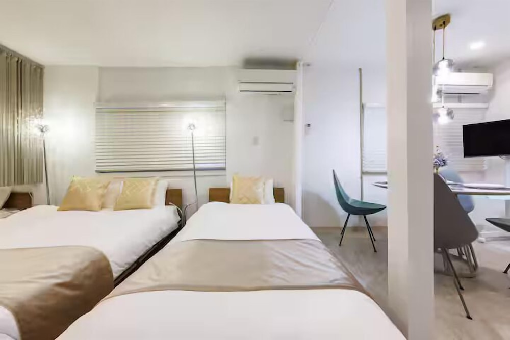 Kuromon Central Self Inn302