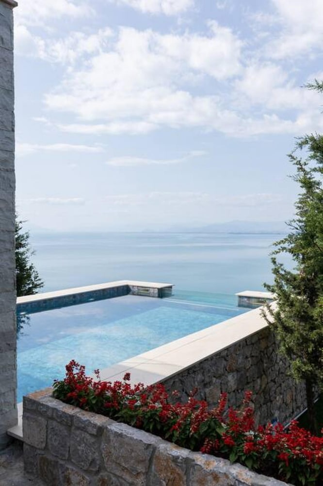 The Luxury Villa in Shkod r