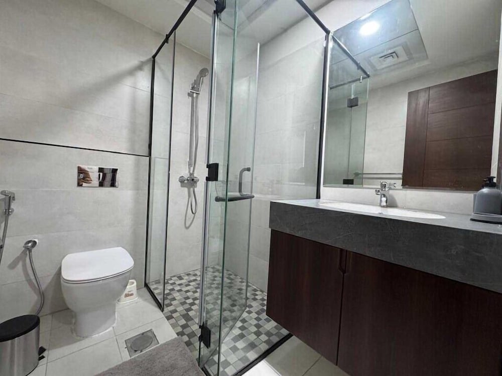Premier 2-bedroom Lifeline apartment with free Parking