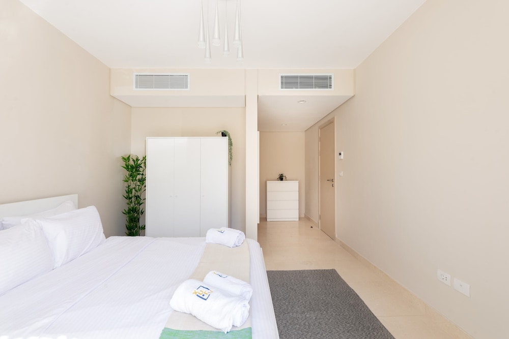 Xuru Stays I Sparky & Summery 2 BDR @ Mangroovy Free Beach & Pool Access