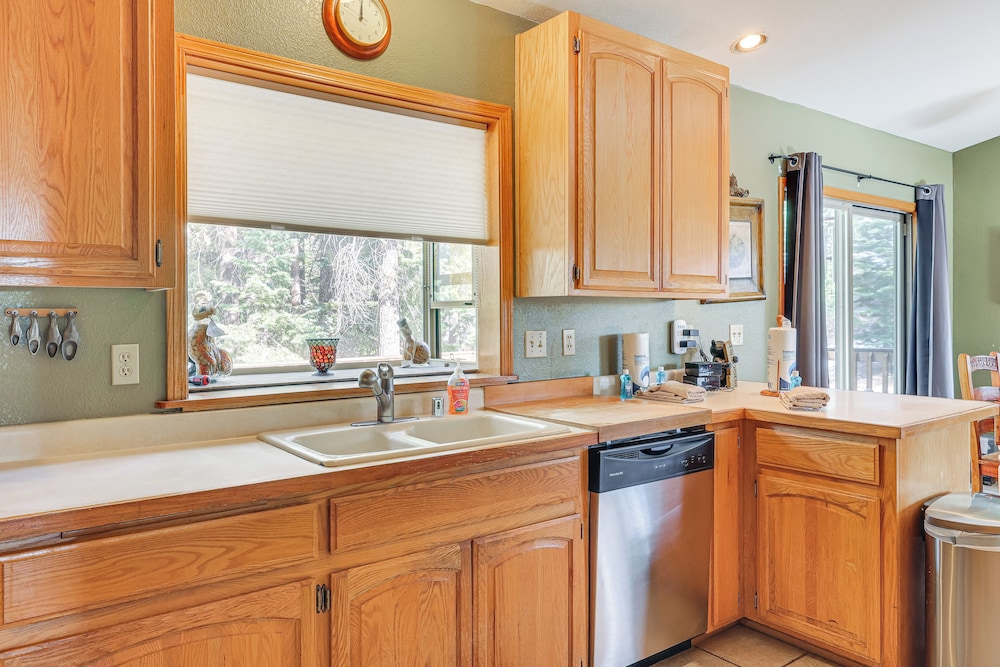 7 Mi to Beach: Home w/ Hot Tub in South Lake Tahoe