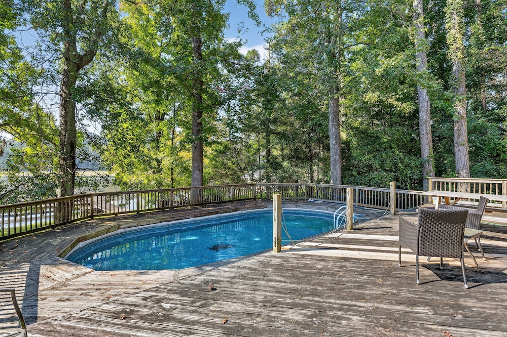 Cabin Unbound - Historic Lakefront Comfort 4 Bedroom Cabin