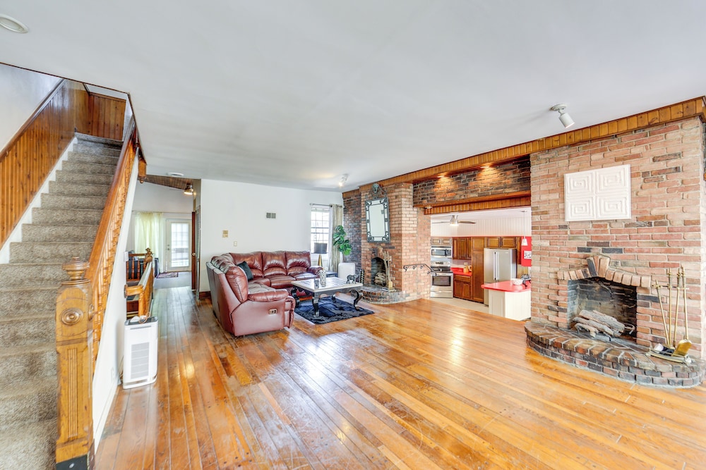 2 Mi to Dtwn Pittsburgh: Family-friendly Townhome!