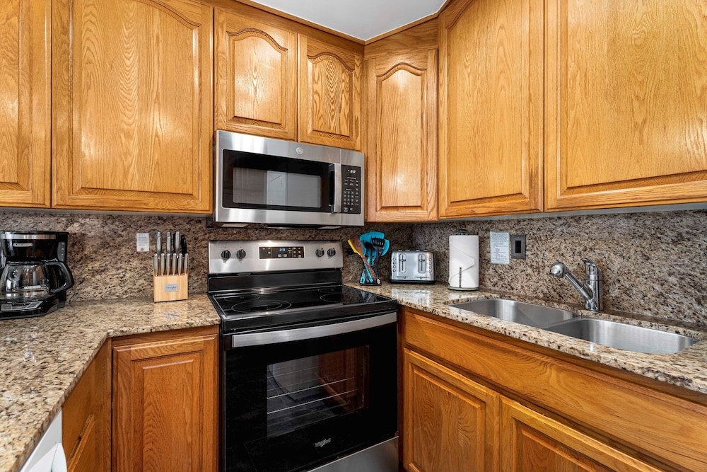 Fully Air-conditioned - Ocean View - Beautifully Renovated- Vrkcv
