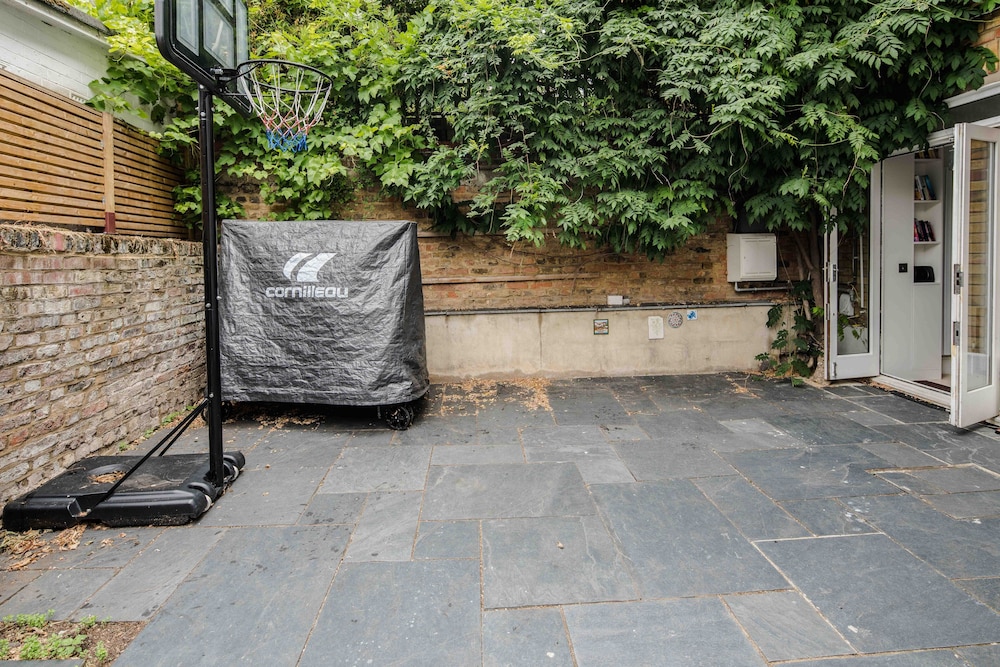 Stylish 2 Bedroom / 2 Bath In Notting Hill
