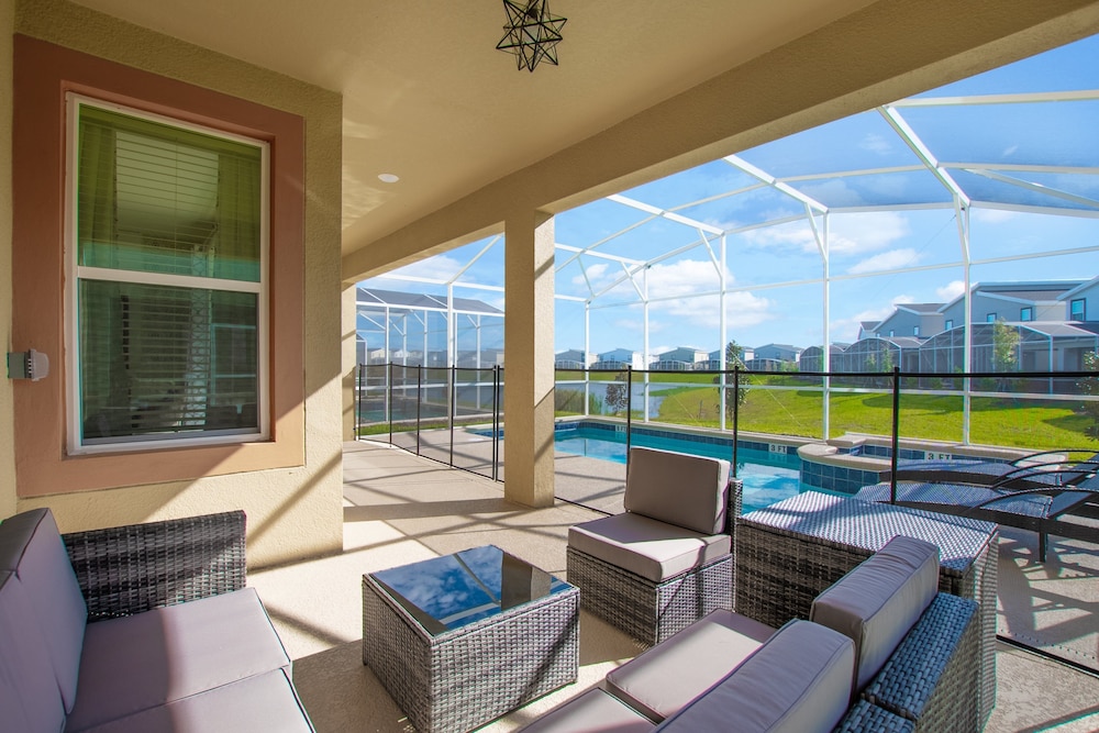 Champions Gate Resort 6 Bdrm Home