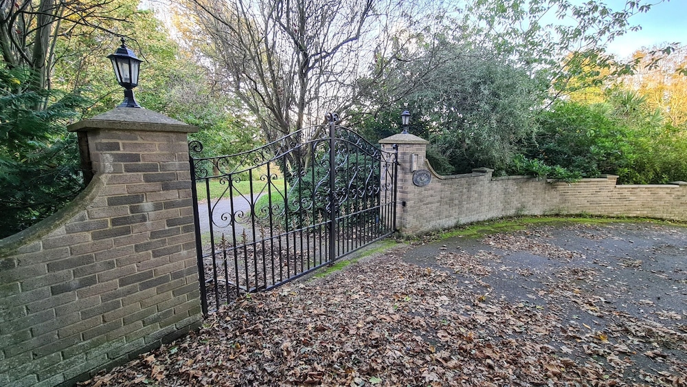 SUMMERFIELDS HOUSE