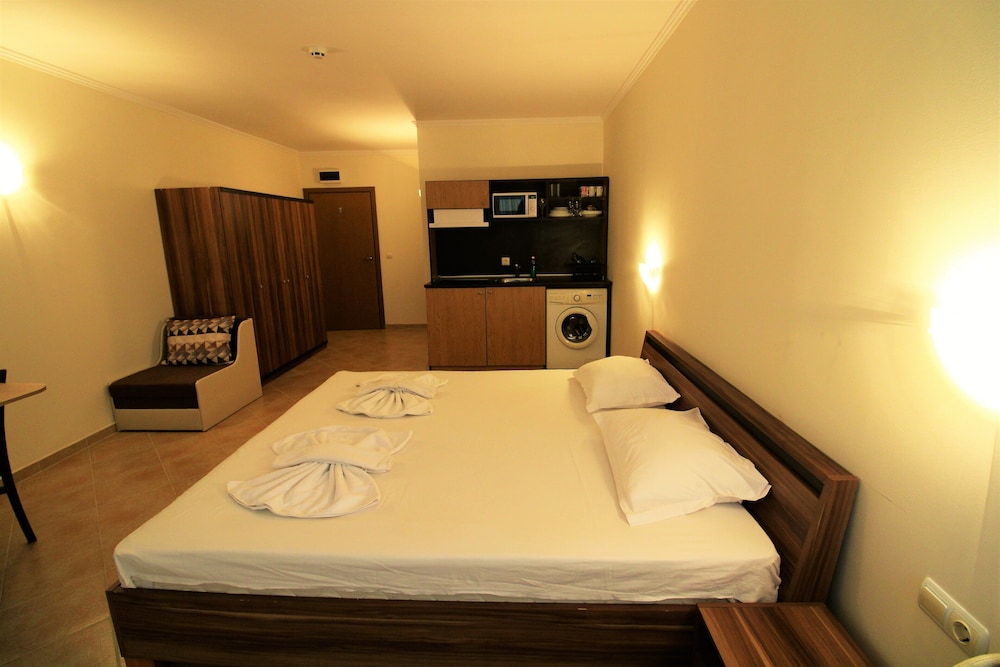 Menada Negresco Apartments view 2