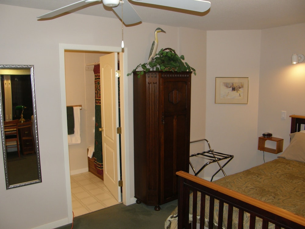 Cedar Wood Lodge B&B