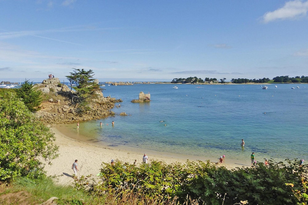 Holiday Home in Port-blanc Near Sandy Beaches