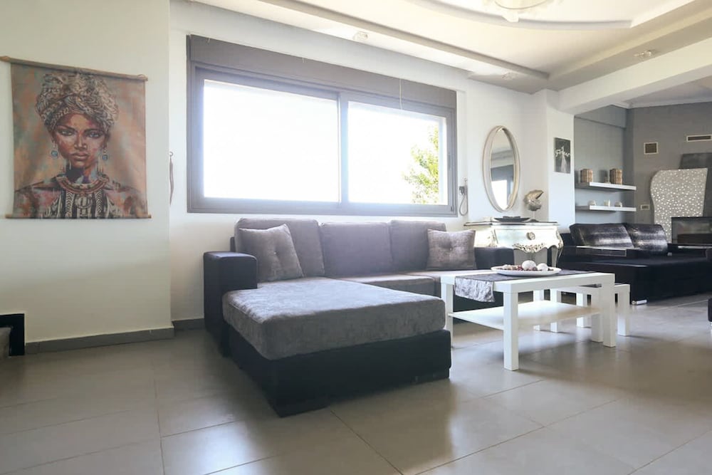 Villa Erytha - Serene Retreat With Views Garden