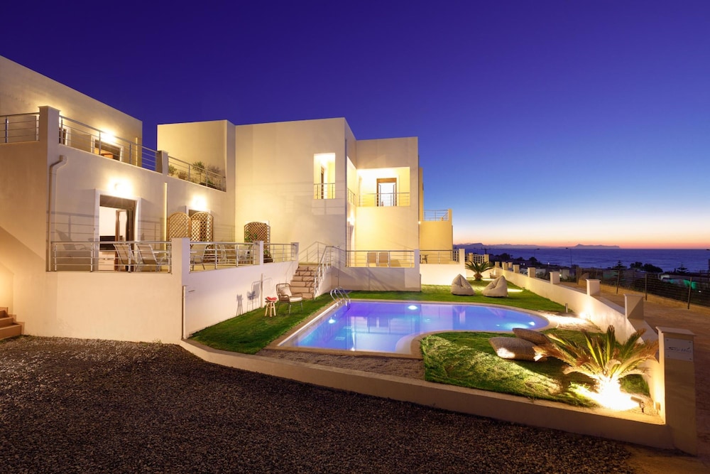 Peach- Sea View Exclusive Maisonette