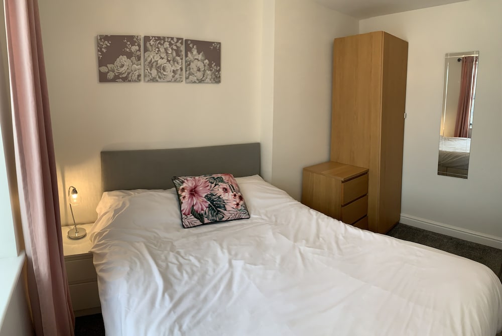 Beachside Home - Sleeps 5, Garden, Parking & Pets view 5