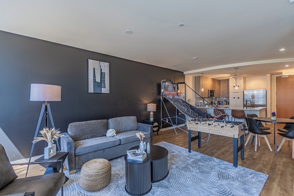 ROVE LIVING/KL - 44 Monroe