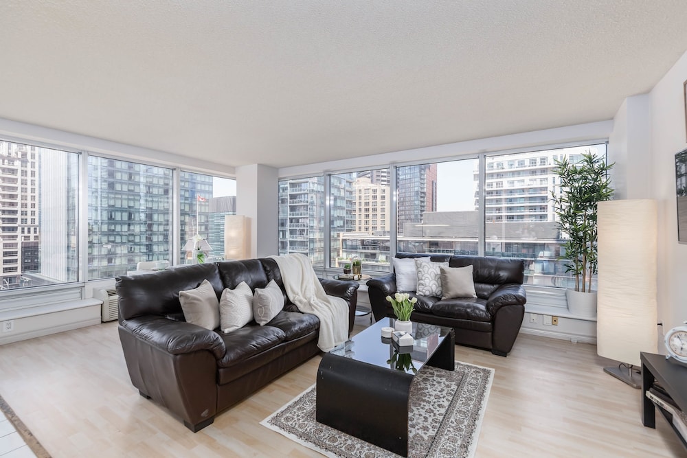 Corner Suite - Yonge & Bloor - Image 5