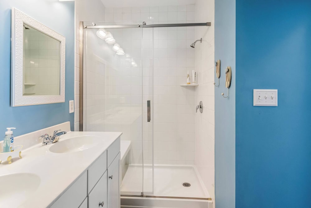 Old Canal Getaway - Stay for 6