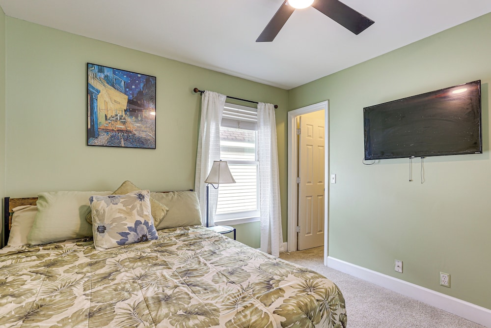 4 Mi to Beaches: St Simons Island Escape w/ Patio!