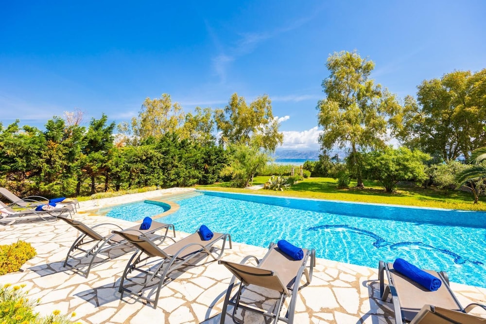 Ormos Beach House in Apraos
