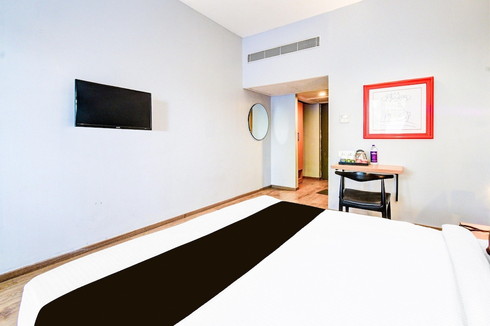 Luxury Stays at Lakdikapul Near Red Hills