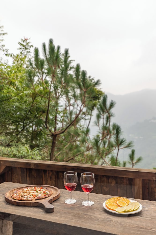 Alaya Stays Suro Woodcrest Chalet