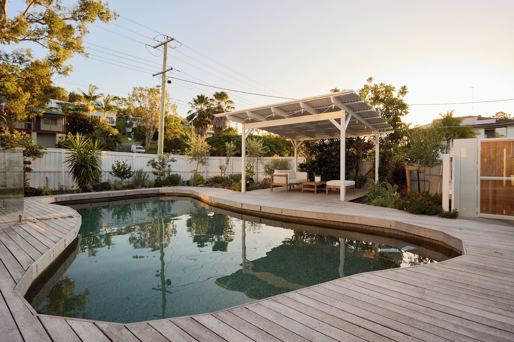 Tugun Retreat - 5BRM Home with Pool