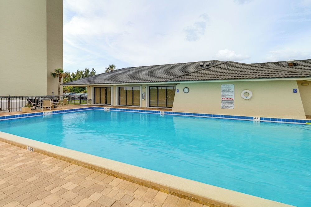 Hutchinson Island Condo w/ Views & Pool Access