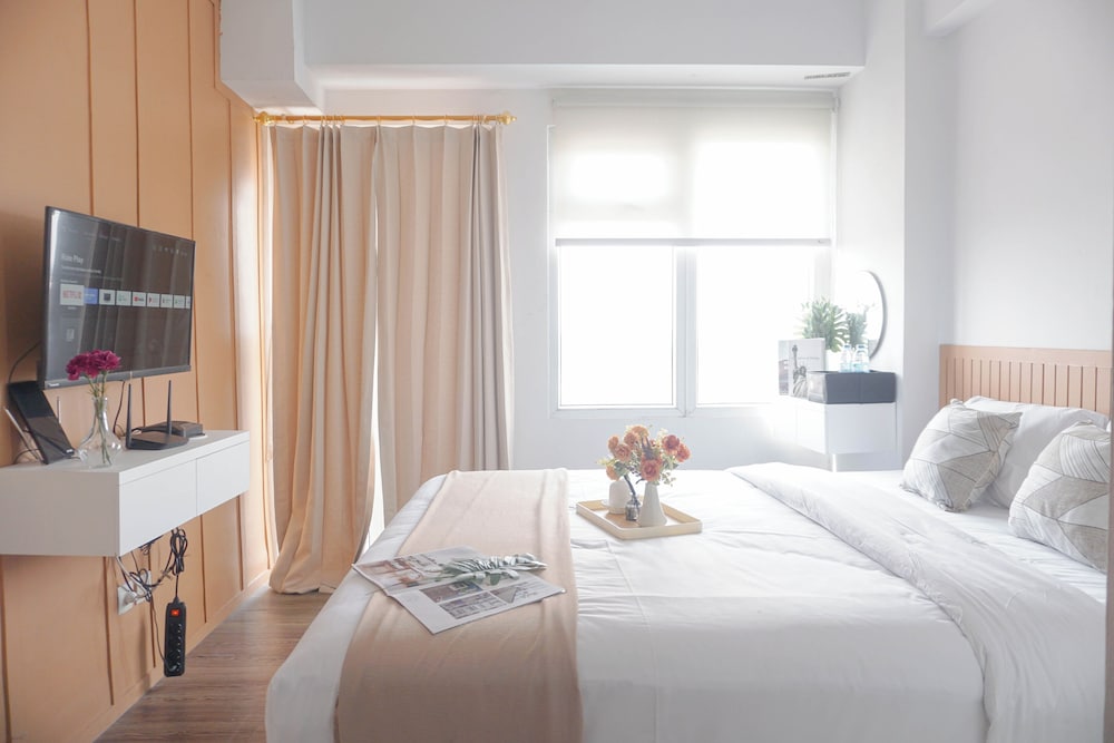 Cozy And Homey Studio At Metropolitan Park Apartment