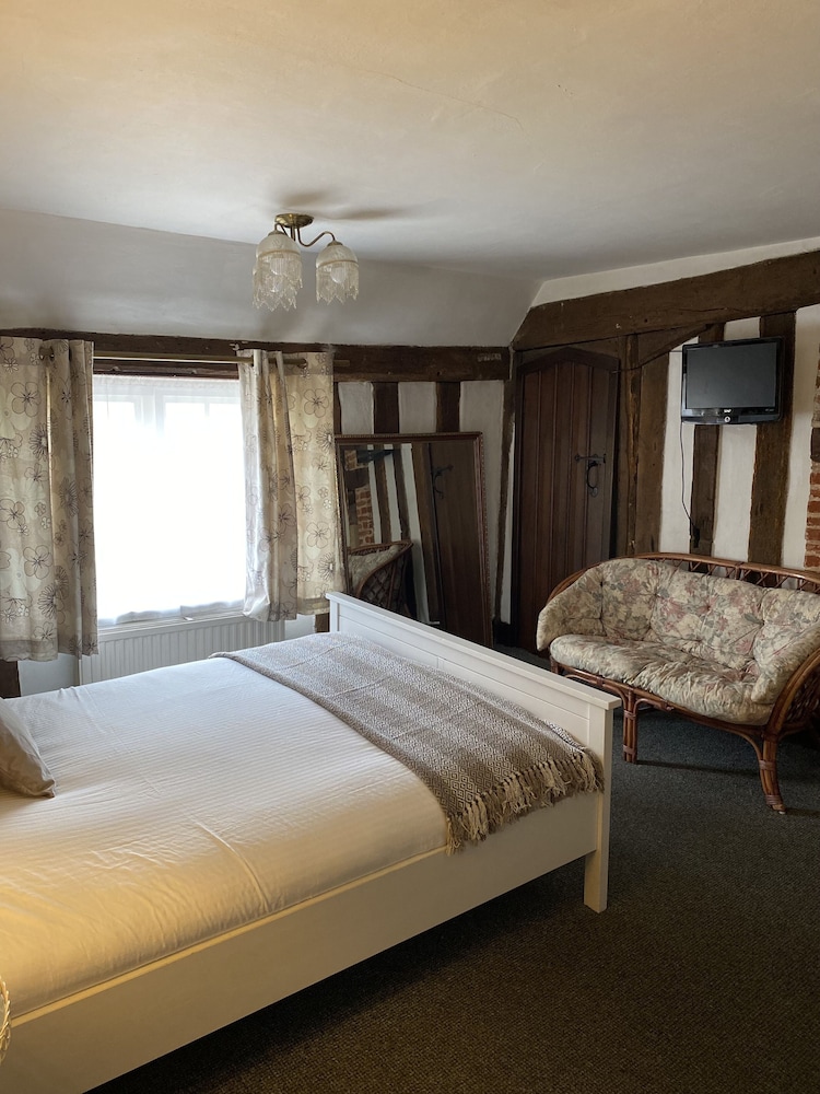 Captivating 1-bed Apartment in Newmarket view 2