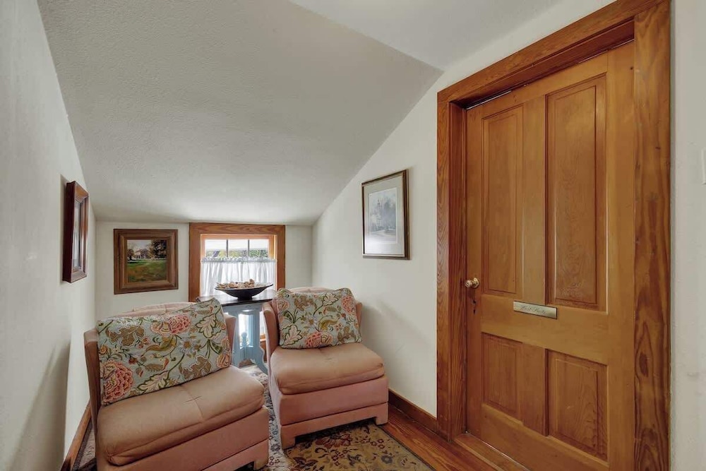 Gillespie House-2 Suites-walk to Main St!
