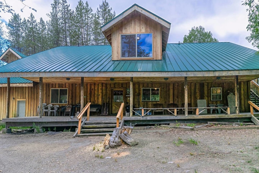 Sun Mountain Ranch Bunkhouse - Near Crater Lake view 5