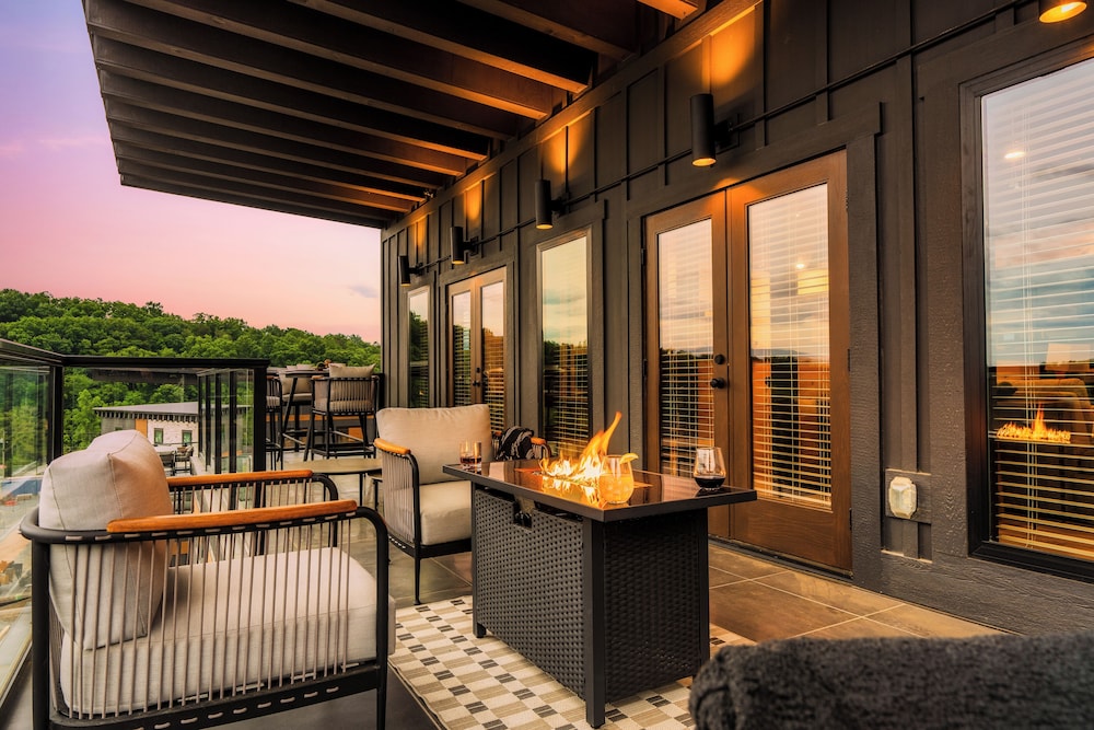 Star Gazer Luxury Rooftop Cabin