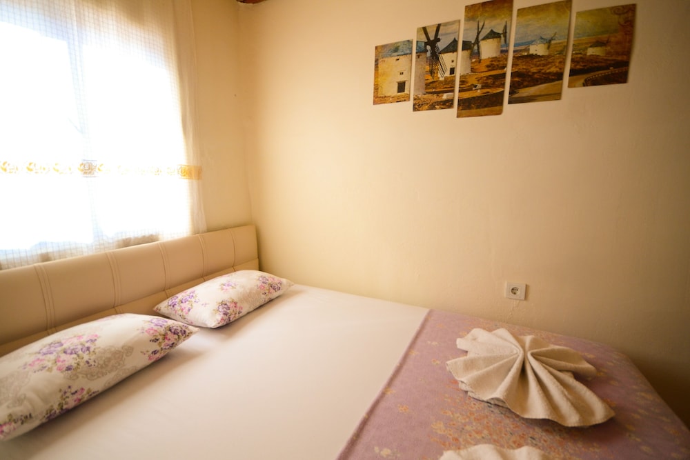 Ayvalik Moda Pansiyon - Image 77