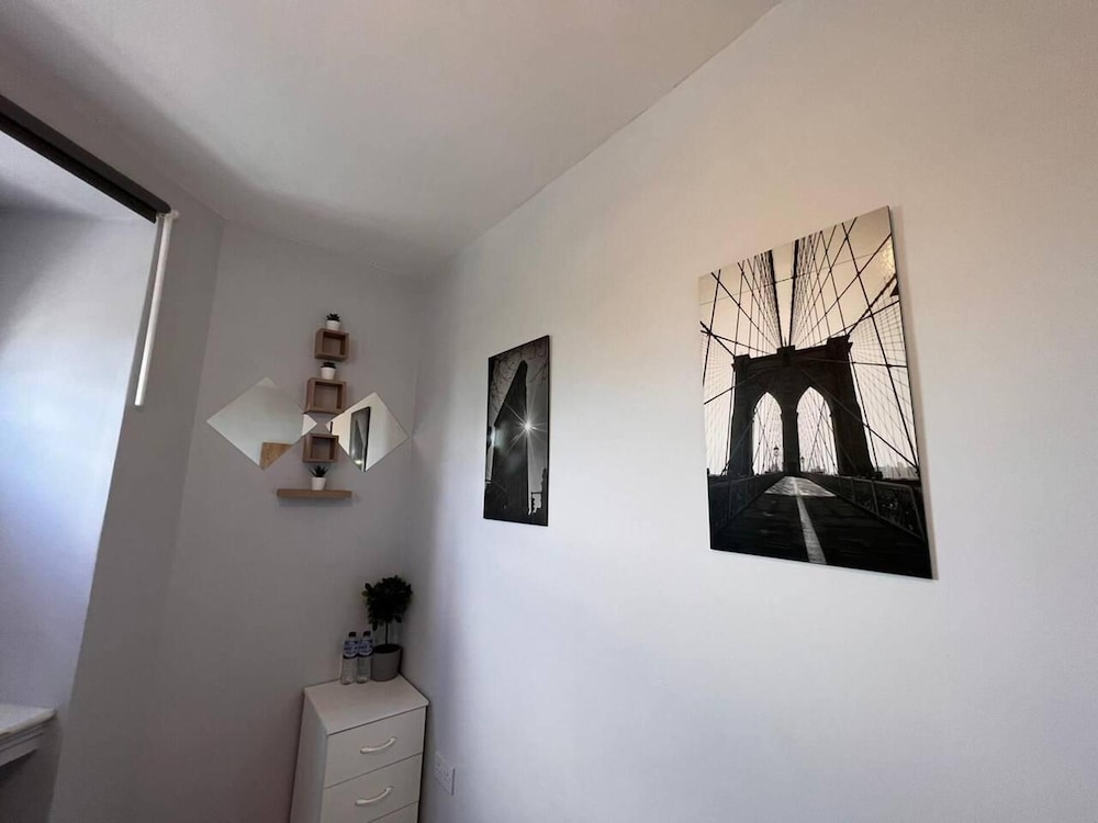 Impeccable 2-bed Apartment by Cardiff City Centre view 4