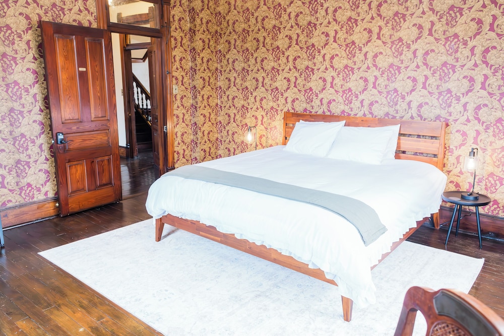 Blue Ridge Abbey Bed & Breakfast