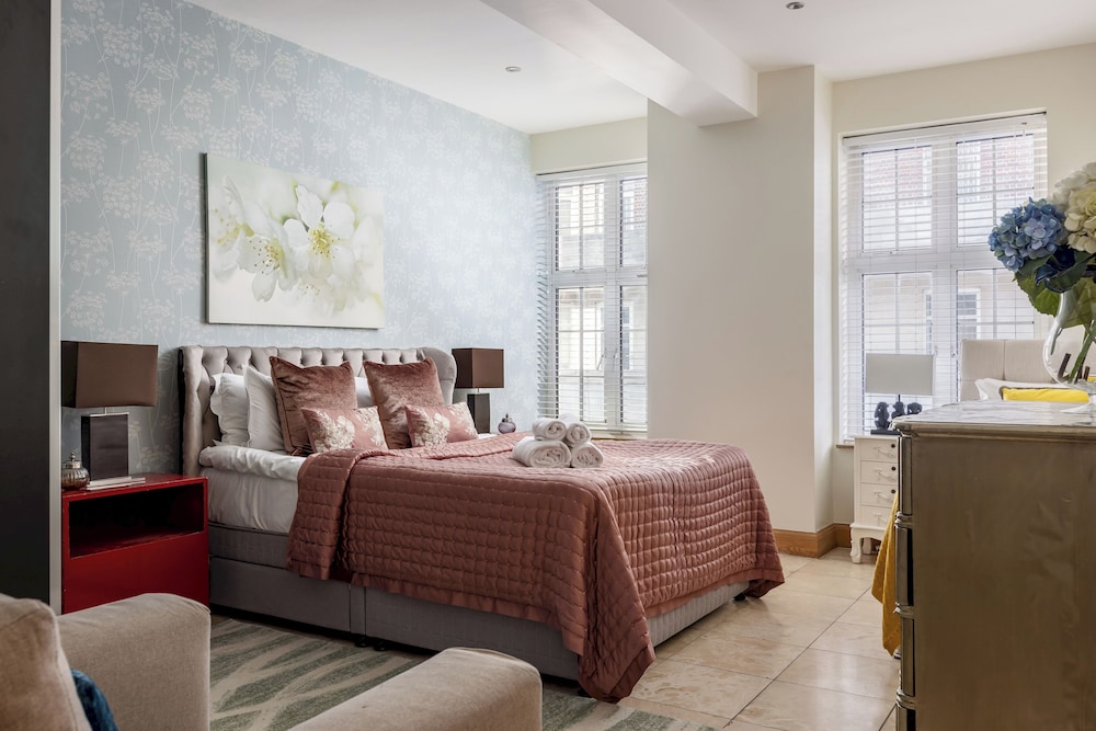 Park Lane 4-bed Mayfair Family House
