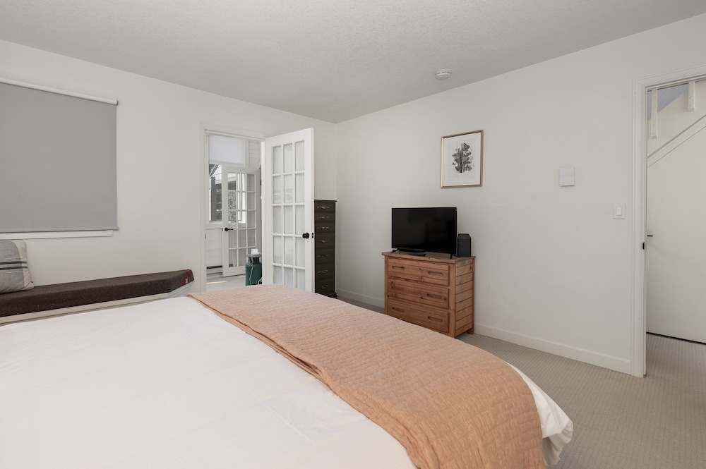 The Rail Haven 3 Bedroom Townhouse by RedAwning view 4
