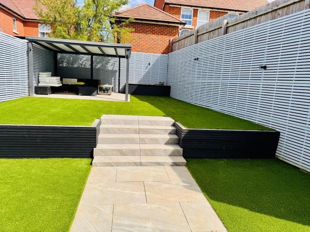 High END Spacious 4 Bed House - Free Parking