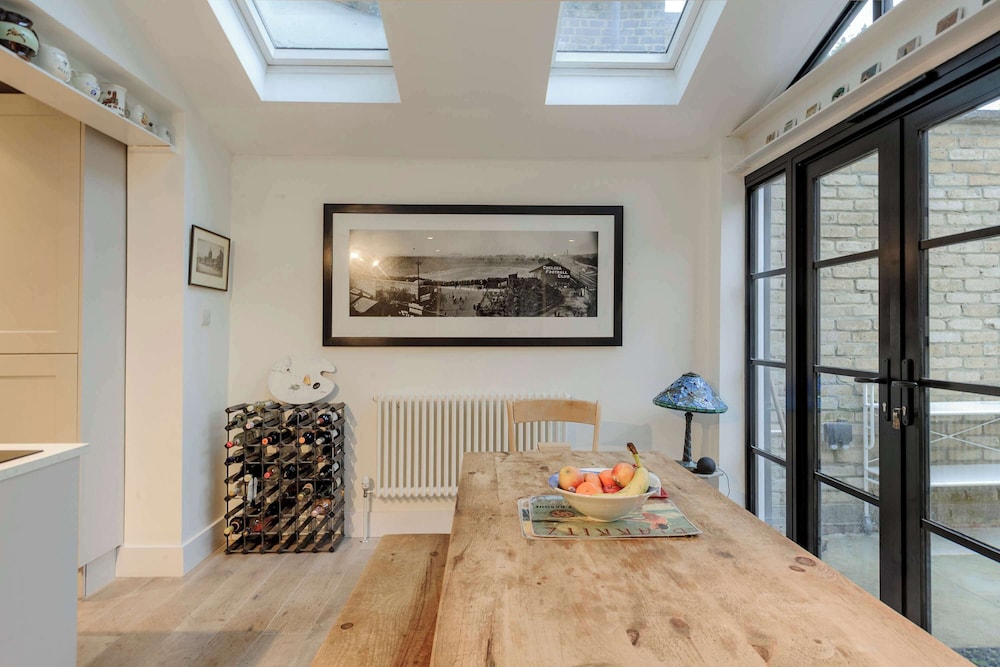 3 bed Home in Battersea With Garden