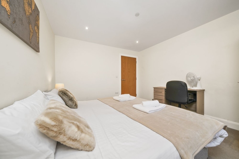 Heathrow Living Serviced Apartments by Ferndale