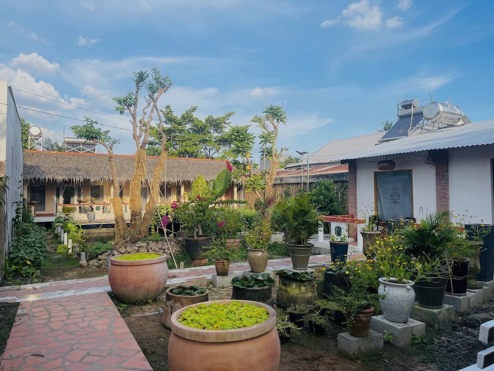 Bình An Village