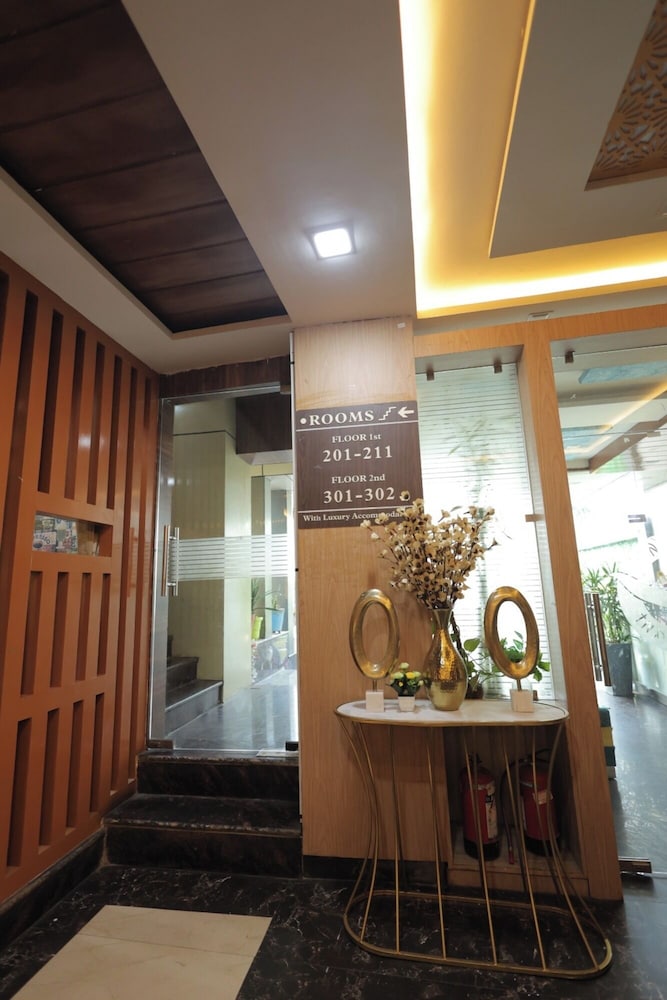 HOTEL SRG INN