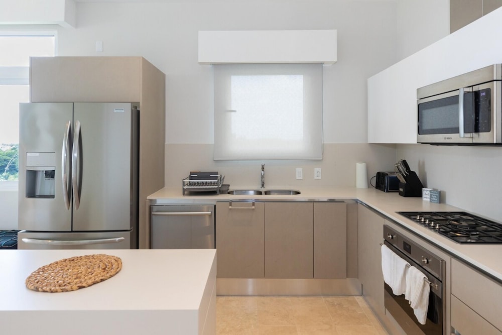 The Couples Condo by Acomodo