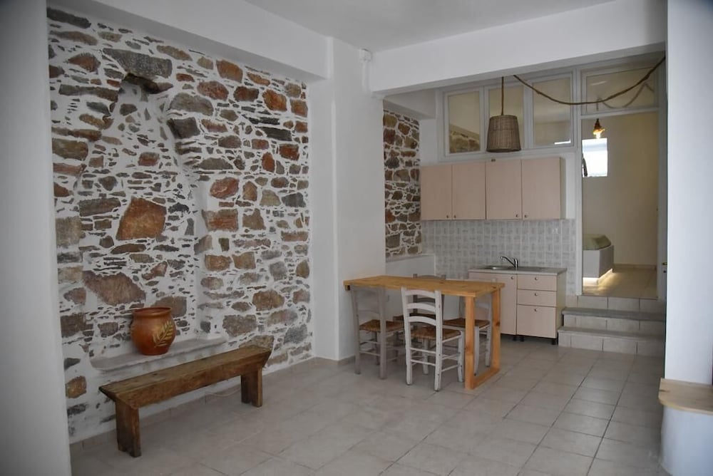 Axilleion Guest House