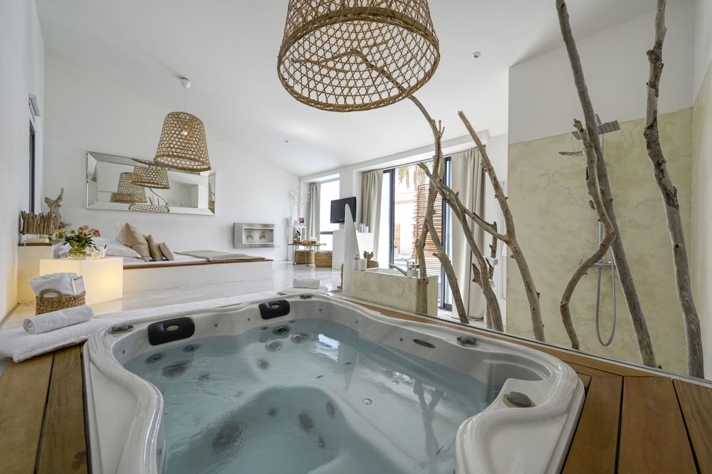Mas Sainte Marie - Private Hot Tub Suites photo 3