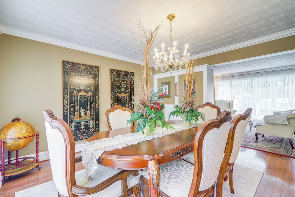 Game Room + Pond: Spacious Gainesville Getaway!